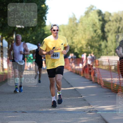 07.09.2025 - 19. Norderstedt Triathlon Michael Strokosch http://msf.ph/oto/8819396 07.09.2025 16:45:58 Laufen 949, 951, 956, 1601 meine-sportfotos.de