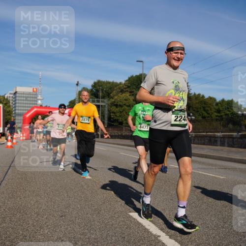 07.09.2025 - BARMER Alsterlauf Yannick Fuchs http://msf.ph/oto/8819532 07.09.2025 09:44:20 Laufen 6142, 2879, 8477, 224 meine-sportfotos.de
