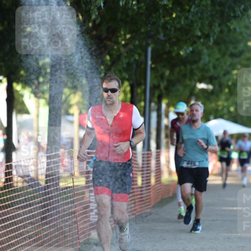07.09.2025 - 19. Norderstedt Triathlon Michael Strokosch http://msf.ph/oto/8819559 07.09.2025 16:46:46 Laufen 383, 894, 946, 1581, 1611, 1616 meine-sportfotos.de