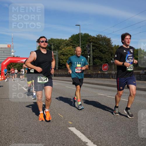 07.09.2025 - BARMER Alsterlauf Yannick Fuchs http://msf.ph/oto/8819766 07.09.2025 09:44:30 Laufen 307, 6254, 2545, 282 meine-sportfotos.de