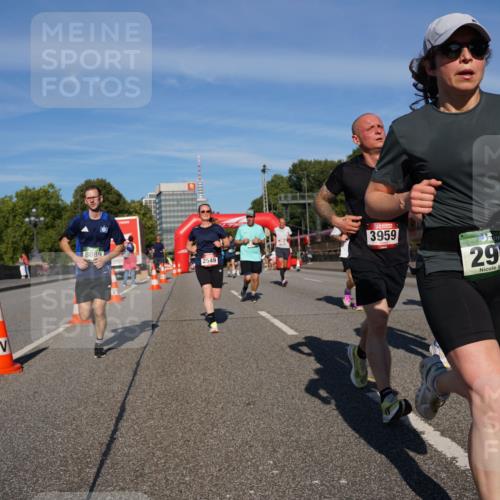 07.09.2025 - BARMER Alsterlauf Yannick Fuchs http://msf.ph/oto/8820267 07.09.2025 09:44:52 Laufen 8089, 2549, 3959, 36, 2904 meine-sportfotos.de