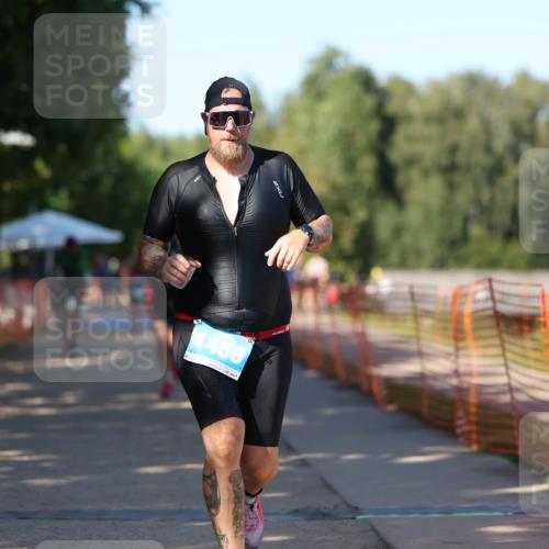 07.09.2025 - 19. Norderstedt Triathlon Michael Strokosch http://msf.ph/oto/8820387 07.09.2025 15:50:08 Laufen 377, 445, 478, 1459 meine-sportfotos.de