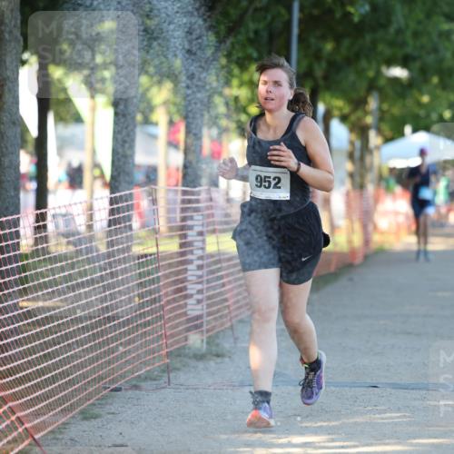 07.09.2025 - 19. Norderstedt Triathlon Michael Strokosch http://msf.ph/oto/8820543 07.09.2025 16:53:30 Laufen 386, 885, 952 meine-sportfotos.de