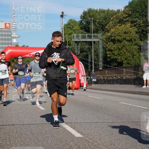07.09.2025 - BARMER Alsterlauf Yannick Fuchs http://msf.ph/oto/8820556 07.09.2025 09:45:09 Laufen 5692, 4478, 5543, 4880, 3 meine-sportfotos.de
