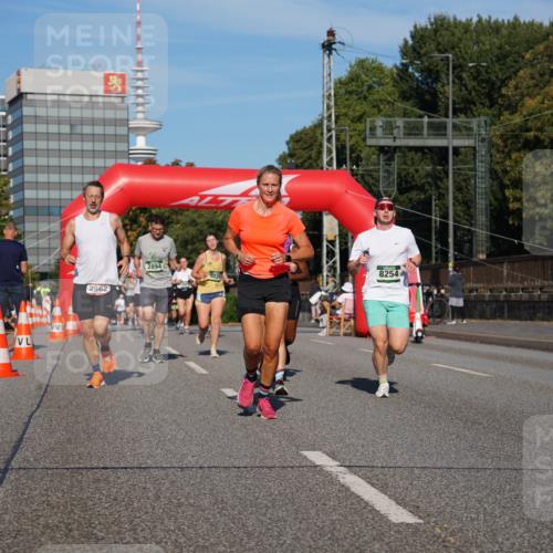 07.09.2025 - BARMER Alsterlauf Yannick Fuchs http://msf.ph/oto/8820758 07.09.2025 09:45:20 Laufen 2562, 2894, 8254 meine-sportfotos.de