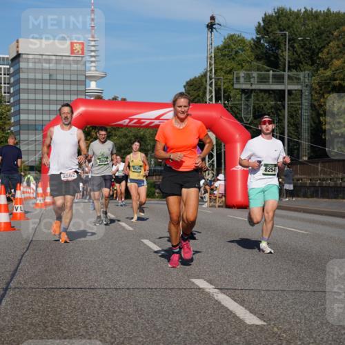 07.09.2025 - BARMER Alsterlauf Yannick Fuchs http://msf.ph/oto/8820769 07.09.2025 09:45:20 Laufen 2562, 2894, 5020, 8254 meine-sportfotos.de