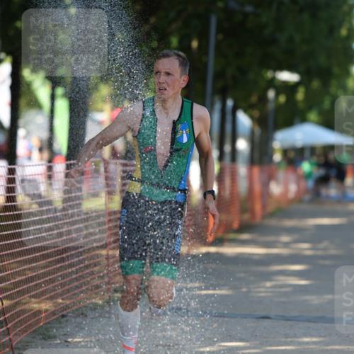 07.09.2025 - 19. Norderstedt Triathlon Michael Strokosch http://msf.ph/oto/8820786 07.09.2025 15:52:01 Laufen 449, 1506 meine-sportfotos.de