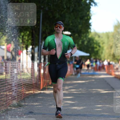 07.09.2025 - 19. Norderstedt Triathlon Michael Strokosch http://msf.ph/oto/8820870 07.09.2025 15:52:17 Laufen 440, 463, 1494 meine-sportfotos.de