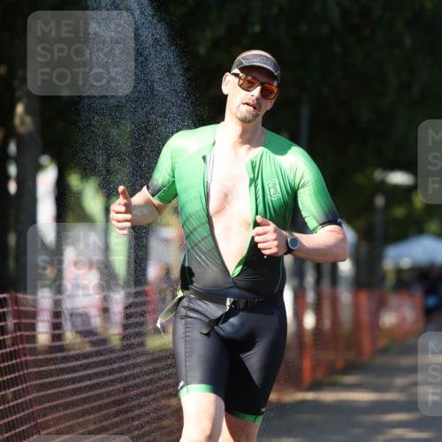 07.09.2025 - 19. Norderstedt Triathlon Michael Strokosch http://msf.ph/oto/8820888 07.09.2025 15:52:19 Laufen 440, 463, 1494 meine-sportfotos.de
