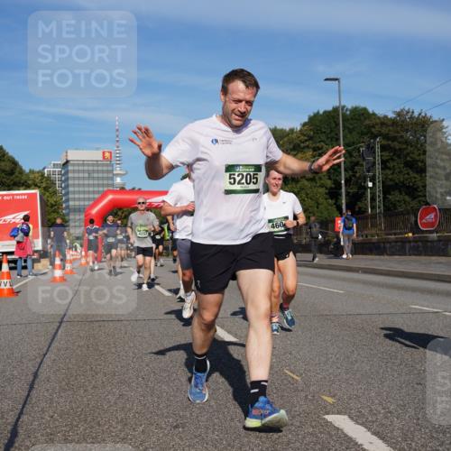 07.09.2025 - BARMER Alsterlauf Yannick Fuchs http://msf.ph/oto/8820927 07.09.2025 09:45:28 Laufen 4257, 5205, 460, 5741 meine-sportfotos.de