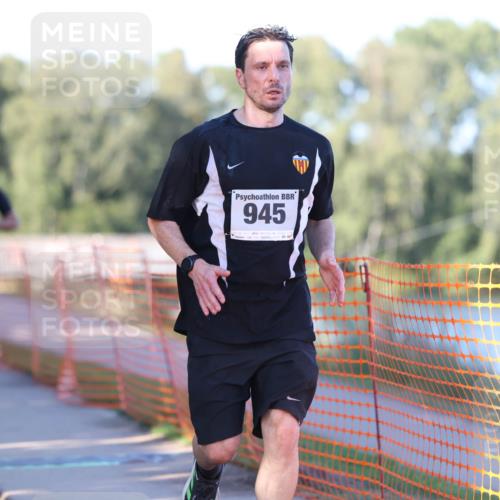 07.09.2025 - 19. Norderstedt Triathlon Michael Strokosch http://msf.ph/oto/8820950 07.09.2025 16:59:01 Laufen 401, 866, 926, 945, 1413 meine-sportfotos.de
