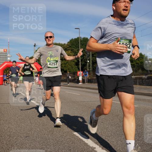 07.09.2025 - BARMER Alsterlauf Yannick Fuchs http://msf.ph/oto/8820970 07.09.2025 09:45:31 Laufen 4257, 5869, 4827, 530, 36, 92 meine-sportfotos.de