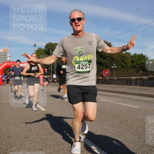 07.09.2025 - BARMER Alsterlauf Yannick Fuchs http://msf.ph/oto/8820991 07.09.2025 09:45:31 Laufen 4257 meine-sportfotos.de