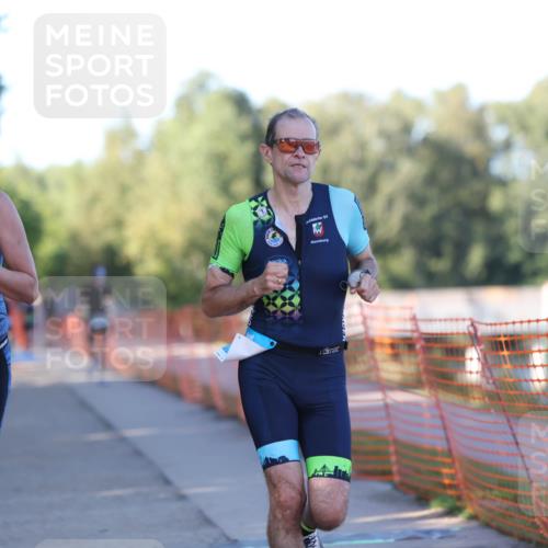 07.09.2025 - 19. Norderstedt Triathlon Michael Strokosch http://msf.ph/oto/8821077 07.09.2025 16:59:34 Laufen 923, 1045, 1568 meine-sportfotos.de