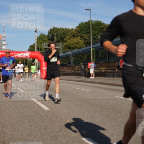 07.09.2025 - BARMER Alsterlauf Yannick Fuchs http://msf.ph/oto/8821131 07.09.2025 09:45:38 Laufen 6127 meine-sportfotos.de