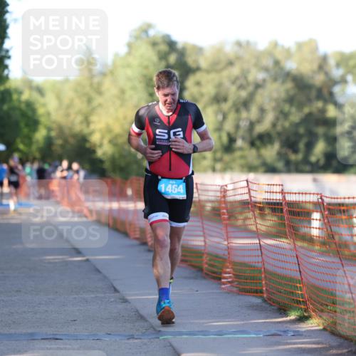 07.09.2025 - 19. Norderstedt Triathlon Michael Strokosch http://msf.ph/oto/8821144 07.09.2025 17:00:06 Laufen 412, 894, 1423, 1464 meine-sportfotos.de