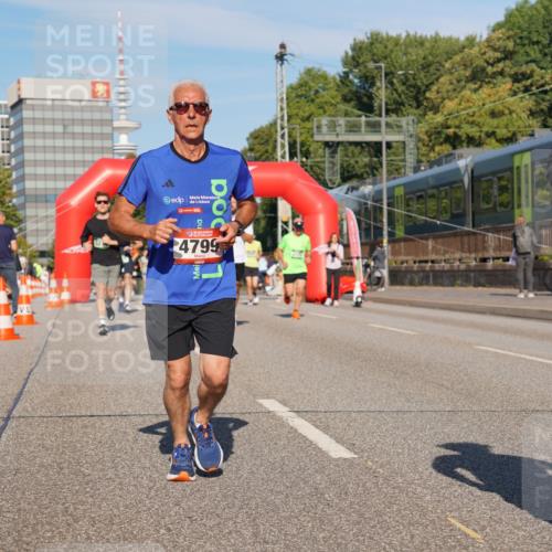 07.09.2025 - BARMER Alsterlauf Yannick Fuchs http://msf.ph/oto/8821146 07.09.2025 09:45:39 Laufen 10, 00, 4799, 513 meine-sportfotos.de