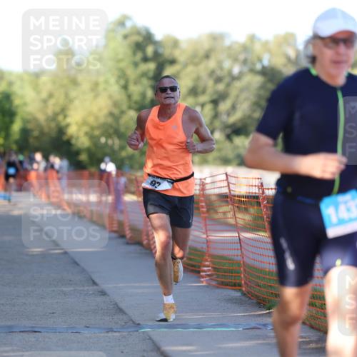 07.09.2025 - 19. Norderstedt Triathlon Michael Strokosch http://msf.ph/oto/8821246 07.09.2025 17:00:48 Laufen 889, 933, 940, 1437 meine-sportfotos.de
