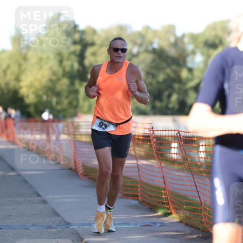 07.09.2025 - 19. Norderstedt Triathlon Michael Strokosch http://msf.ph/oto/8821251 07.09.2025 17:00:49 Laufen 889, 933, 940, 1437 meine-sportfotos.de