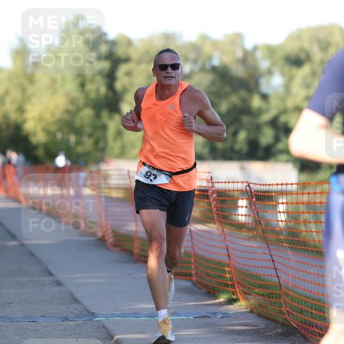 07.09.2025 - 19. Norderstedt Triathlon Michael Strokosch http://msf.ph/oto/8821252 07.09.2025 17:00:49 Laufen 889, 933, 940, 1437 meine-sportfotos.de
