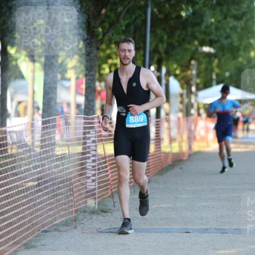 07.09.2025 - 19. Norderstedt Triathlon Michael Strokosch http://msf.ph/oto/8821256 07.09.2025 17:00:51 Laufen 889, 933, 940, 1437 meine-sportfotos.de