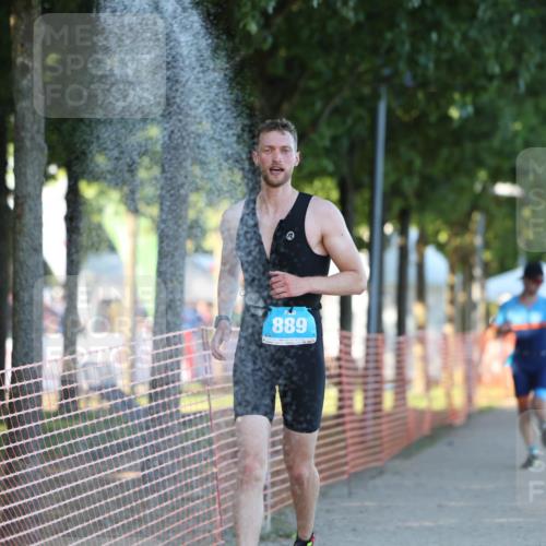 07.09.2025 - 19. Norderstedt Triathlon Michael Strokosch http://msf.ph/oto/8821259 07.09.2025 17:00:52 Laufen 889, 933 meine-sportfotos.de