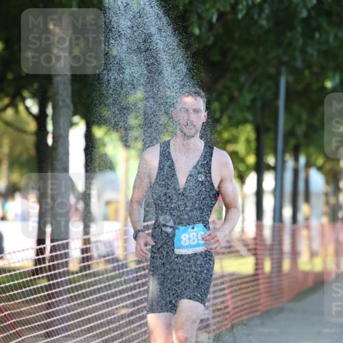 07.09.2025 - 19. Norderstedt Triathlon Michael Strokosch http://msf.ph/oto/8821265 07.09.2025 17:00:52 Laufen 889, 933 meine-sportfotos.de