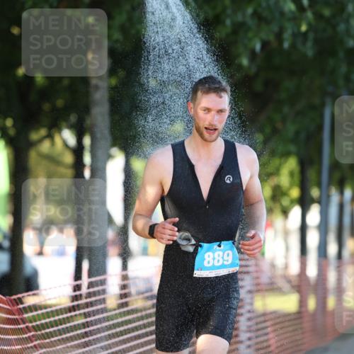 07.09.2025 - 19. Norderstedt Triathlon Michael Strokosch http://msf.ph/oto/8821269 07.09.2025 17:00:53 Laufen 889, 933 meine-sportfotos.de