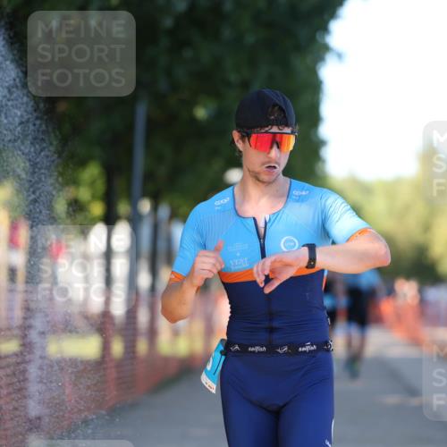 07.09.2025 - 19. Norderstedt Triathlon Michael Strokosch http://msf.ph/oto/8821282 07.09.2025 17:00:57 Laufen 883, 918 meine-sportfotos.de