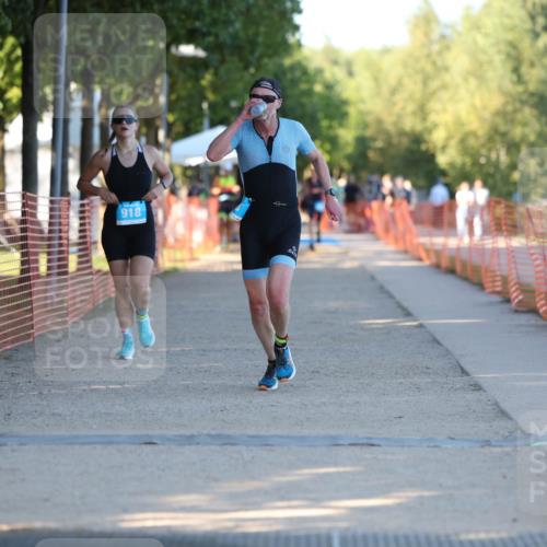 07.09.2025 - 19. Norderstedt Triathlon Michael Strokosch http://msf.ph/oto/8821297 07.09.2025 17:01:01 Laufen 883, 918 meine-sportfotos.de