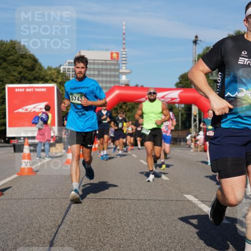 07.09.2025 - BARMER Alsterlauf Yannick Fuchs http://msf.ph/oto/8821332 07.09.2025 09:45:53 Laufen 5742, 504 meine-sportfotos.de