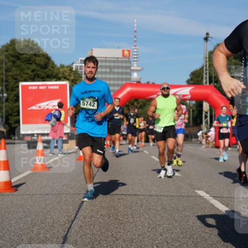 07.09.2025 - BARMER Alsterlauf Yannick Fuchs http://msf.ph/oto/8821336 07.09.2025 09:45:53 Laufen 5742, 504 meine-sportfotos.de