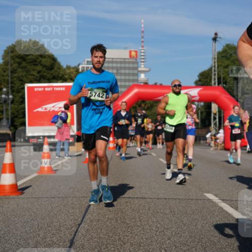07.09.2025 - BARMER Alsterlauf Yannick Fuchs http://msf.ph/oto/8821341 07.09.2025 09:45:53 Laufen 5742, 504, 5686 meine-sportfotos.de