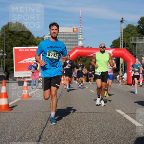07.09.2025 - BARMER Alsterlauf Yannick Fuchs http://msf.ph/oto/8821349 07.09.2025 09:45:53 Laufen 5742, 504, 5686 meine-sportfotos.de