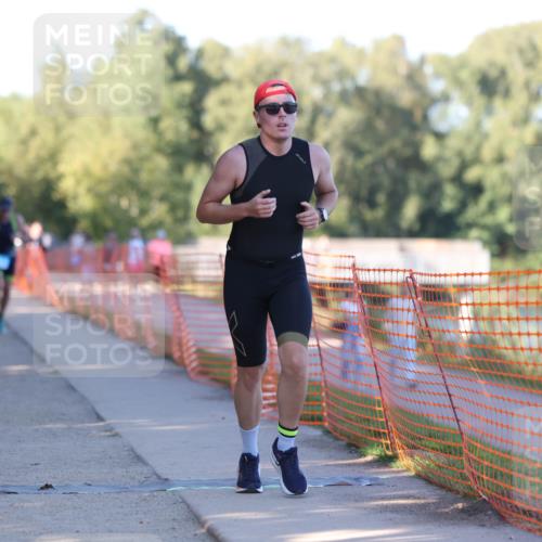 07.09.2025 - 19. Norderstedt Triathlon Michael Strokosch http://msf.ph/oto/8821398 07.09.2025 17:01:35 Laufen 886, 903, 1455 meine-sportfotos.de