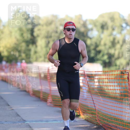 07.09.2025 - 19. Norderstedt Triathlon Michael Strokosch http://msf.ph/oto/8821404 07.09.2025 17:01:35 Laufen 886, 903, 1455 meine-sportfotos.de