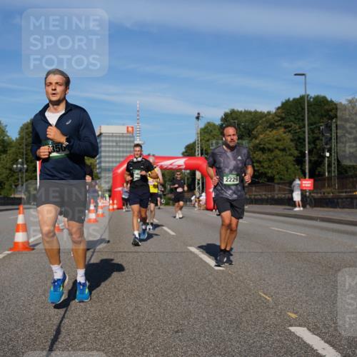 07.09.2025 - BARMER Alsterlauf Yannick Fuchs http://msf.ph/oto/8821462 07.09.2025 09:45:58 Laufen 350, 2229 meine-sportfotos.de