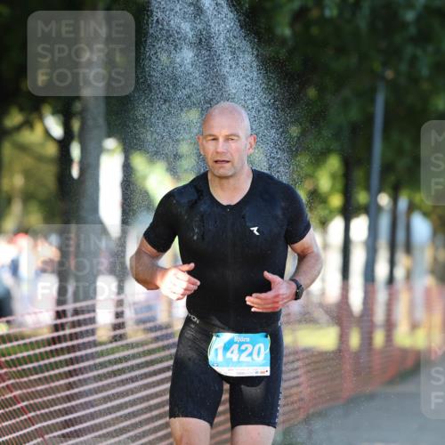 07.09.2025 - 19. Norderstedt Triathlon Michael Strokosch http://msf.ph/oto/8821728 07.09.2025 17:04:15 Laufen 931, 1420 meine-sportfotos.de