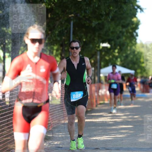 07.09.2025 - 19. Norderstedt Triathlon Michael Strokosch http://msf.ph/oto/8821898 07.09.2025 15:59:28 Laufen 408, 1404, 1422 meine-sportfotos.de