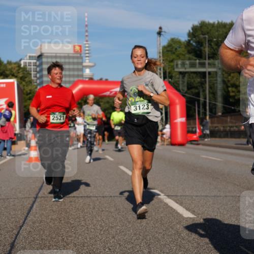 07.09.2025 - BARMER Alsterlauf Yannick Fuchs http://msf.ph/oto/8821941 07.09.2025 09:46:19 Laufen 2521, 3123, 36, 4981 meine-sportfotos.de