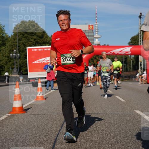 07.09.2025 - BARMER Alsterlauf Yannick Fuchs http://msf.ph/oto/8821954 07.09.2025 09:46:20 Laufen 2521, 5516, 36, 3123 meine-sportfotos.de