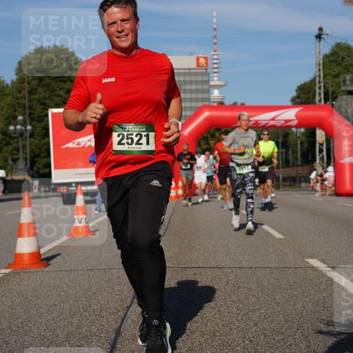 07.09.2025 - BARMER Alsterlauf Yannick Fuchs http://msf.ph/oto/8821966 07.09.2025 09:46:20 Laufen 36, 2521, 5516 meine-sportfotos.de