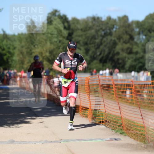 07.09.2025 - 19. Norderstedt Triathlon Michael Strokosch http://msf.ph/oto/8822004 07.09.2025 15:00:33 Laufen 984, 985 meine-sportfotos.de