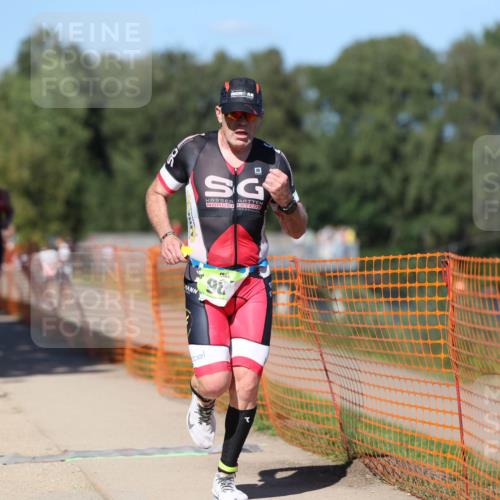 07.09.2025 - 19. Norderstedt Triathlon Michael Strokosch http://msf.ph/oto/8822020 07.09.2025 15:00:35 Laufen 984, 985 meine-sportfotos.de