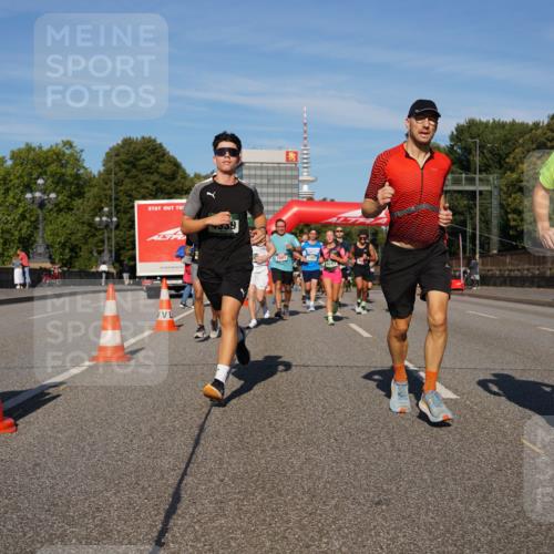 07.09.2025 - BARMER Alsterlauf Yannick Fuchs http://msf.ph/oto/8822053 07.09.2025 09:46:25 Laufen 2801, 1267, 8461 meine-sportfotos.de