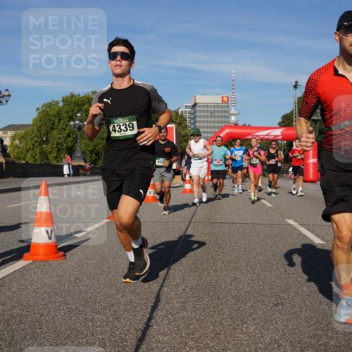 07.09.2025 - BARMER Alsterlauf Yannick Fuchs http://msf.ph/oto/8822077 07.09.2025 09:46:25 Laufen 4339, 408, 2801, 4267 meine-sportfotos.de
