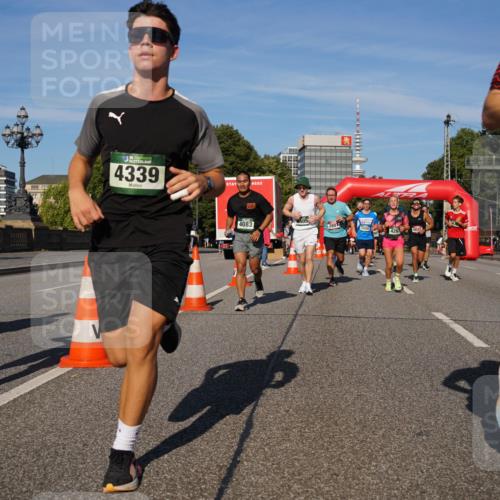 07.09.2025 - BARMER Alsterlauf Yannick Fuchs http://msf.ph/oto/8822084 07.09.2025 09:46:26 Laufen 4339, 8405, 4083, 4267, 482 meine-sportfotos.de