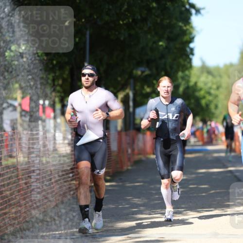 07.09.2025 - 19. Norderstedt Triathlon Michael Strokosch http://msf.ph/oto/8822203 07.09.2025 15:01:48 Laufen 400, 872, 978, 1002, 1022 meine-sportfotos.de