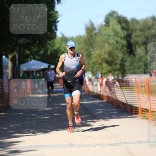 07.09.2025 - 19. Norderstedt Triathlon Michael Strokosch http://msf.ph/oto/8822262 07.09.2025 15:02:02 Laufen 911, 988, 1041, 1421 meine-sportfotos.de