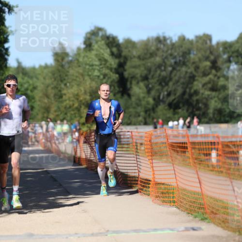 07.09.2025 - 19. Norderstedt Triathlon Michael Strokosch http://msf.ph/oto/8822293 07.09.2025 15:02:08 Laufen 988, 1041, 1421, 1469 meine-sportfotos.de
